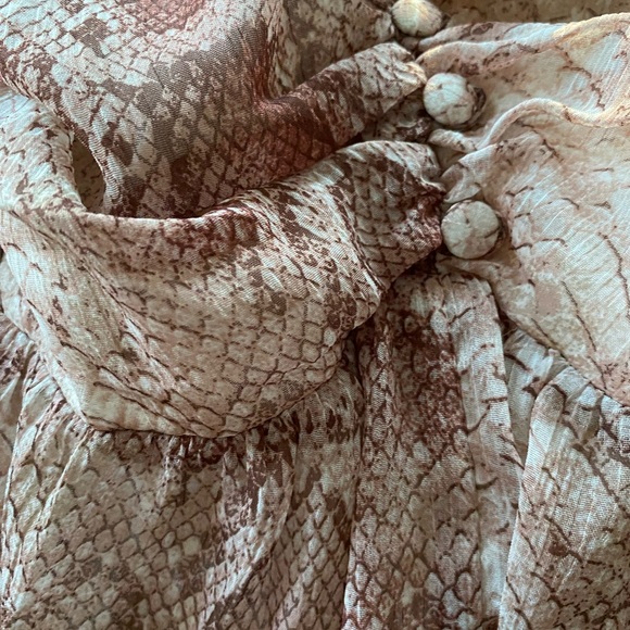 By Anthropologie Short-Sleeve Tiered Midi Dress size M new neutral color - Picture 3 of 5